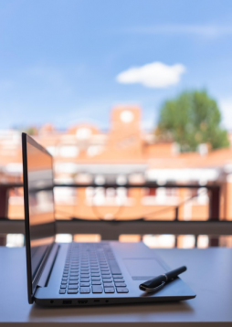 laptop-terrace-prepared-telework-with-beautiful-views-city 1 (1)